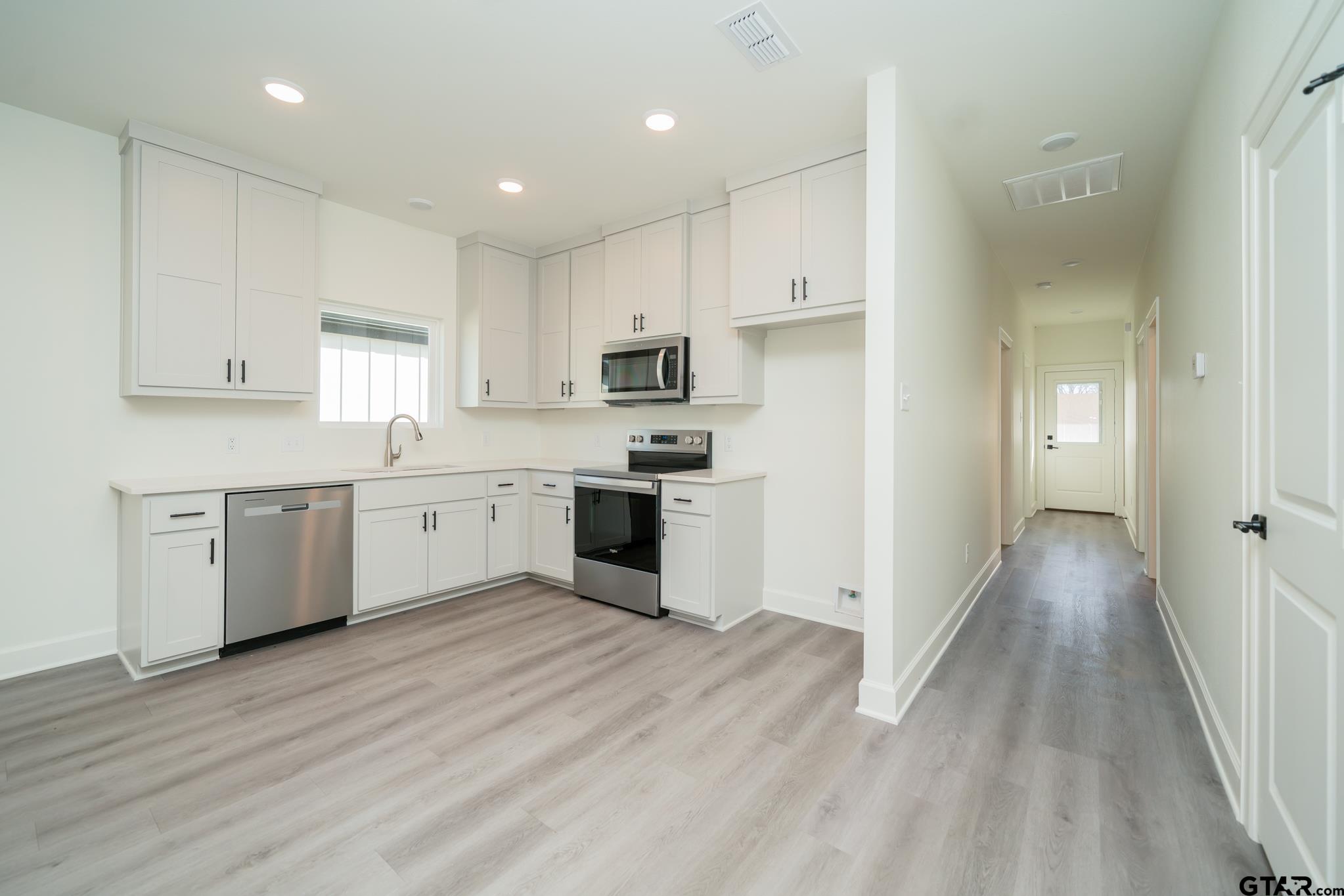 390 Alexander Street Kilgore, TX 75662 - Photo 10 of 34