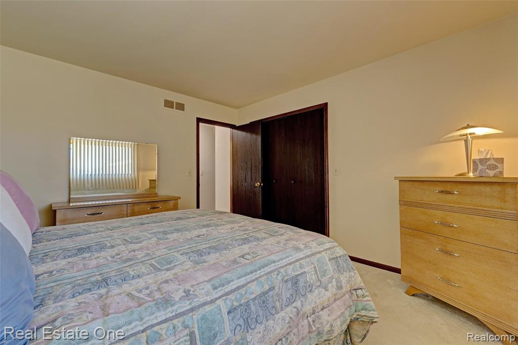 38756 Cheldon Street Clinton Township, MI 48038 - Photo 16 of 49