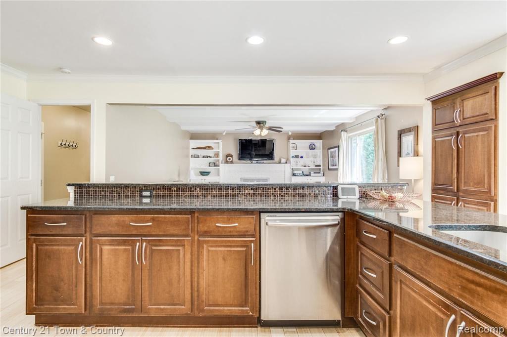 548 Ten Point Drive Rochester Hills, MI 48309 - Photo 19 of 46