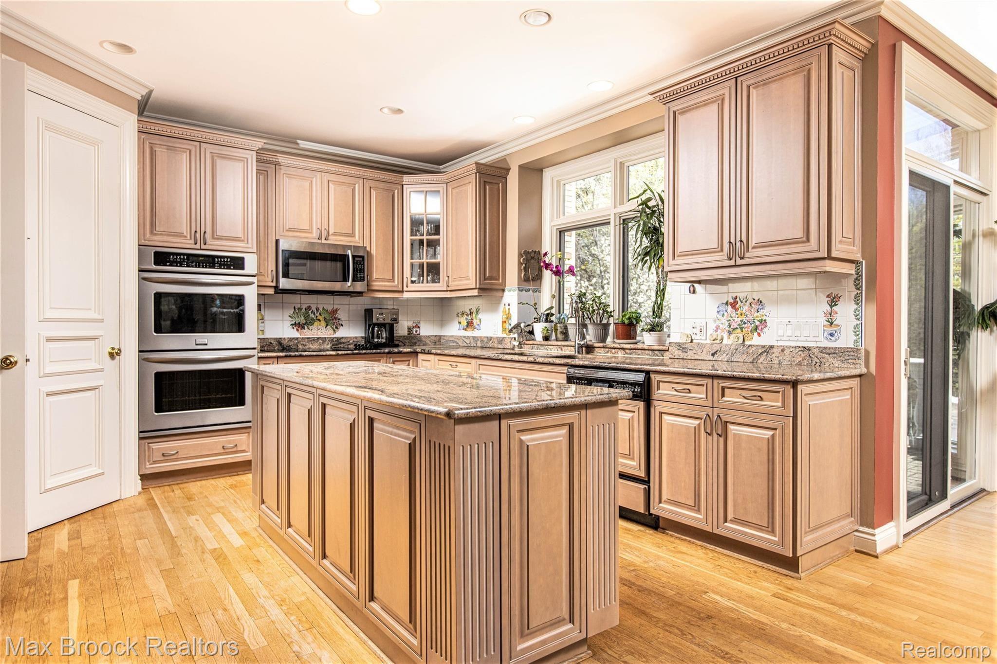 1250 Vaughan Road Bloomfield Hills, MI 48304 - Photo 8 of 43 Kitchen View 2.jpg