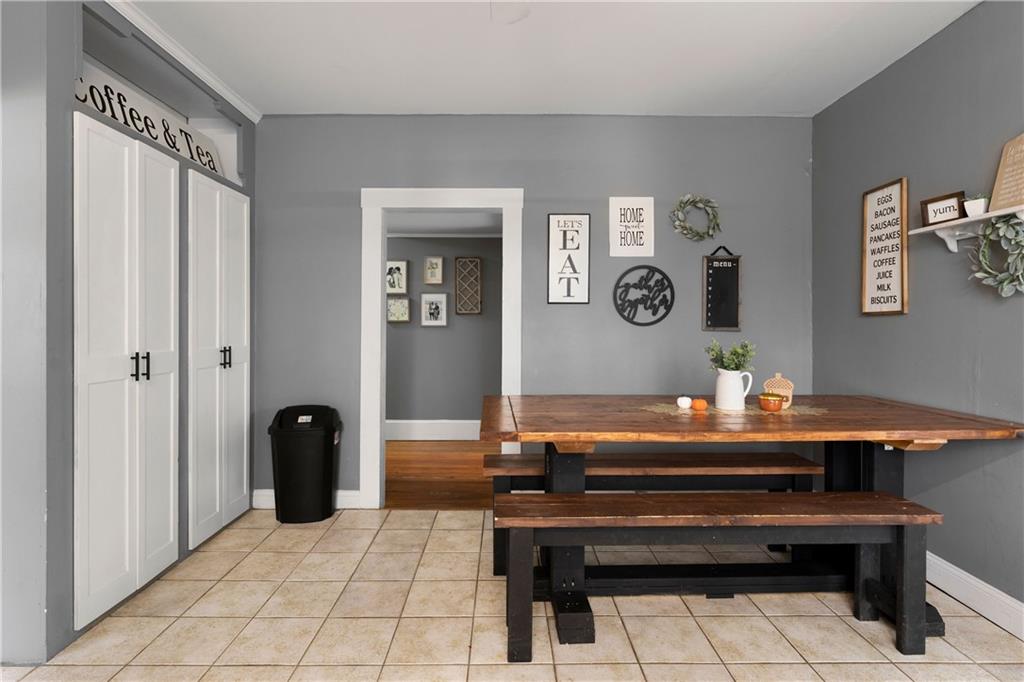 712 College Street Calhoun, GA 30701 - Photo 11 of 31 a room with chairs piano and a table