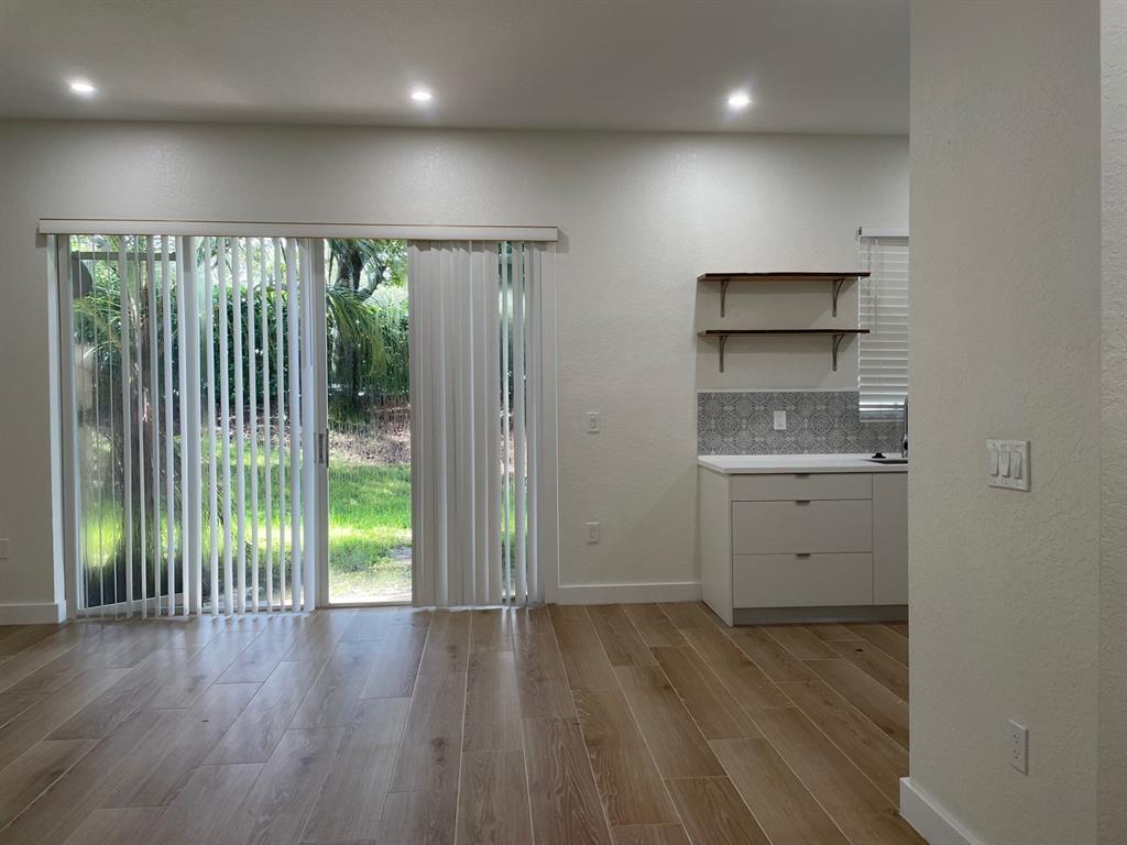 12472 Southwest 44th Court Miramar, FL 33027 - Photo 4 of 38