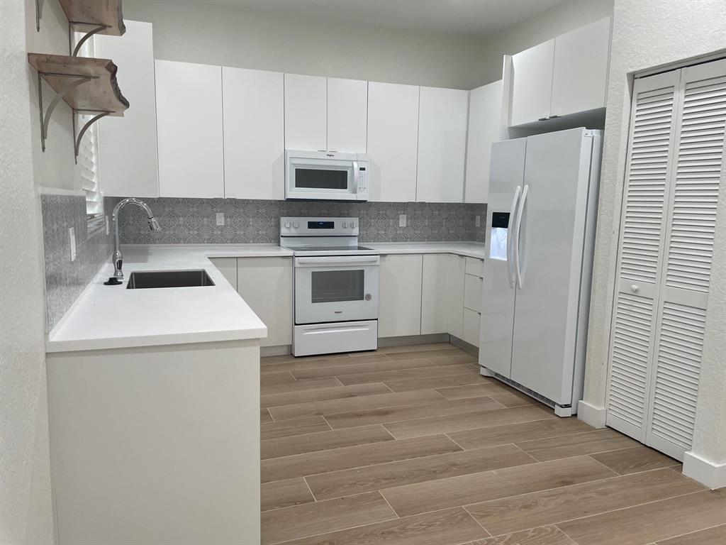 12472 Southwest 44th Court Miramar, FL 33027 - Photo 6 of 38