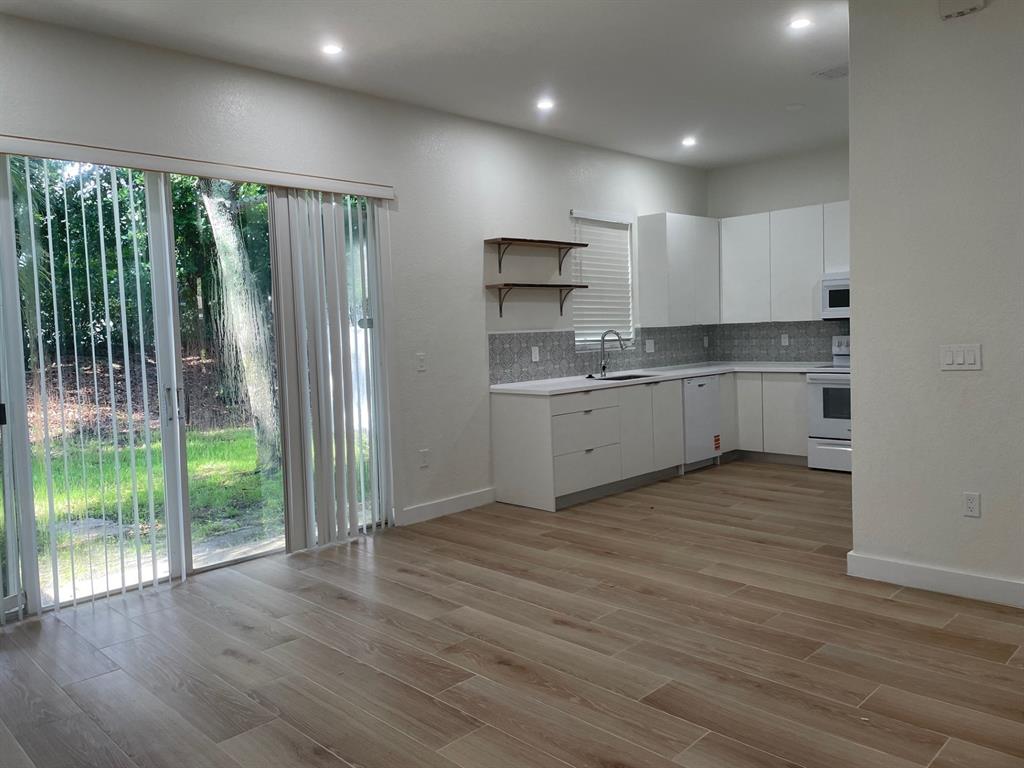 12472 Southwest 44th Court Miramar, FL 33027 - Photo 8 of 38