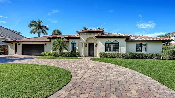 $3,140,000 | 595 Bowsprit Lane, Longboat Key, FL 34228