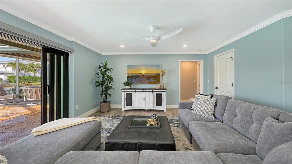 595 Bowsprit Lane Longboat Key, FL 34228 - Photo 10 of 49