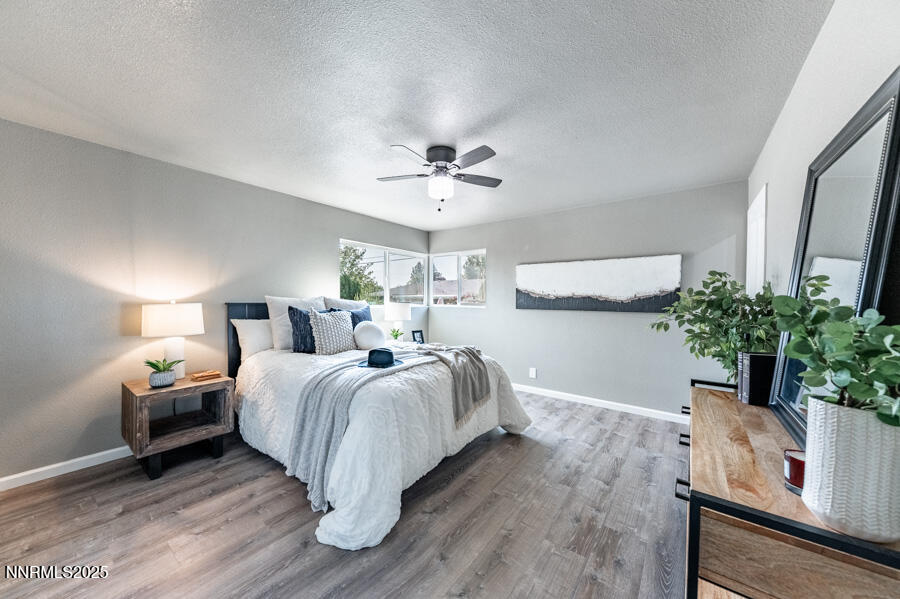 3390 Cashill Boulevard Reno, NV 89509 - Photo 29 of 51 a bed room with bed and a potted plant