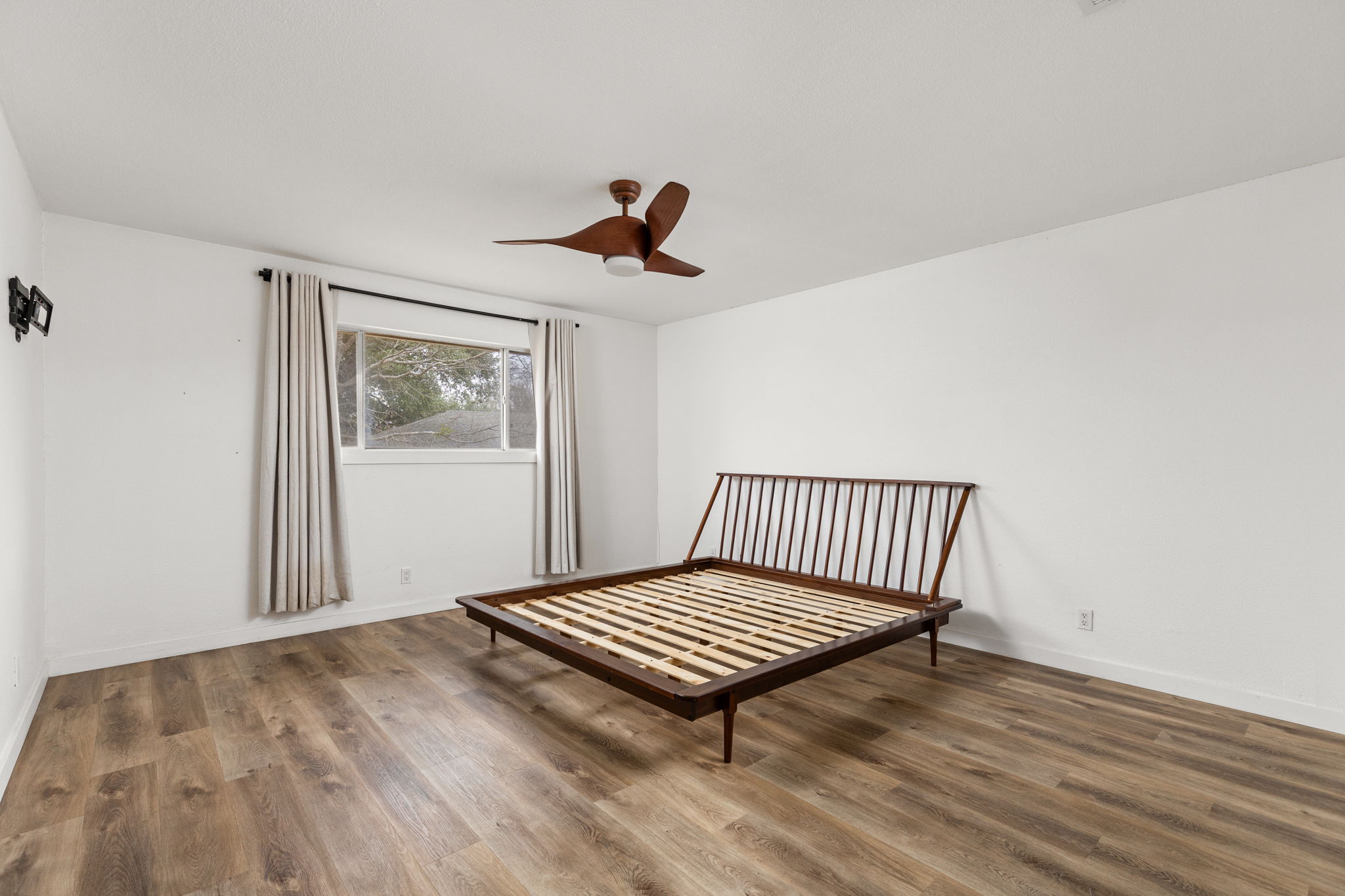 612 Meadowbrook Drive Georgetown, TX 78628 - Photo 18 of 35 Bedroom with ceiling fan and wood finished floors