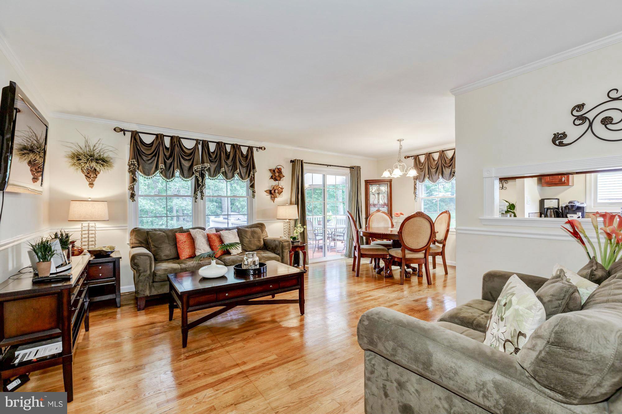 13244 Sturbridge Road Woodbridge, VA 22192 - Photo 16 of 26 Living Room