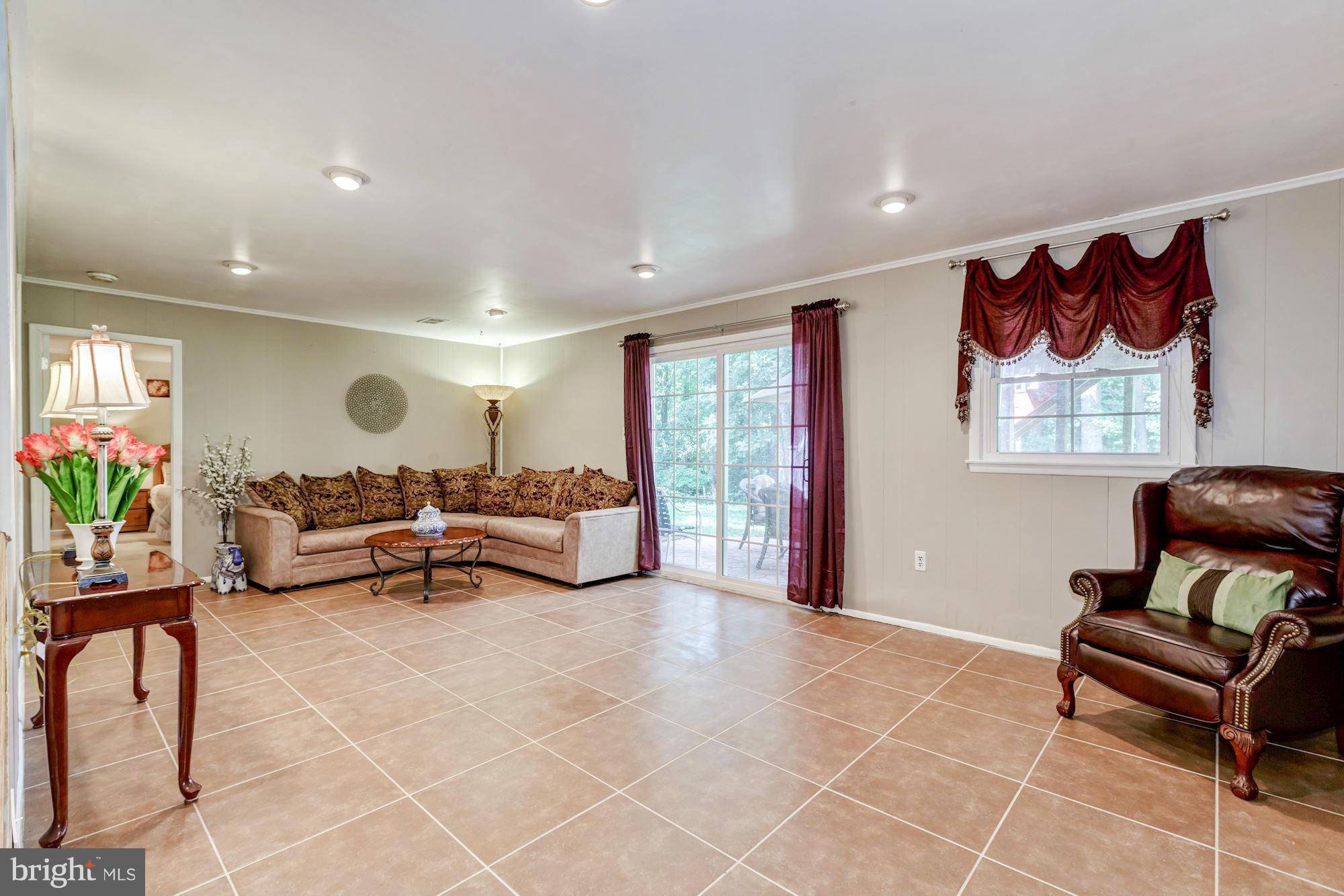 13244 Sturbridge Road Woodbridge, VA 22192 - Photo 5 of 26 Family Room