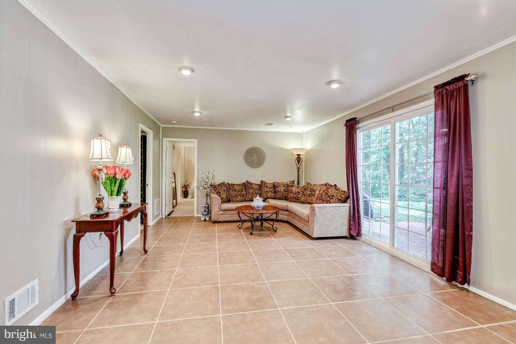 13244 Sturbridge Road Woodbridge, VA 22192 - Photo 6 of 26 Family Room