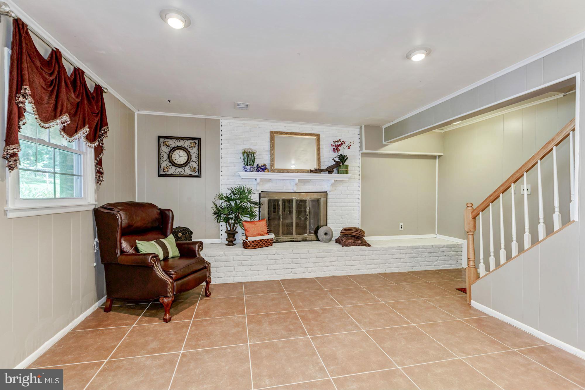 13244 Sturbridge Road Woodbridge, VA 22192 - Photo 8 of 26 Family Room
