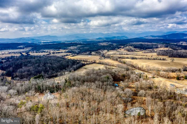 $875,000 | 3279 Ridgeview Road, Reva, VA 22735