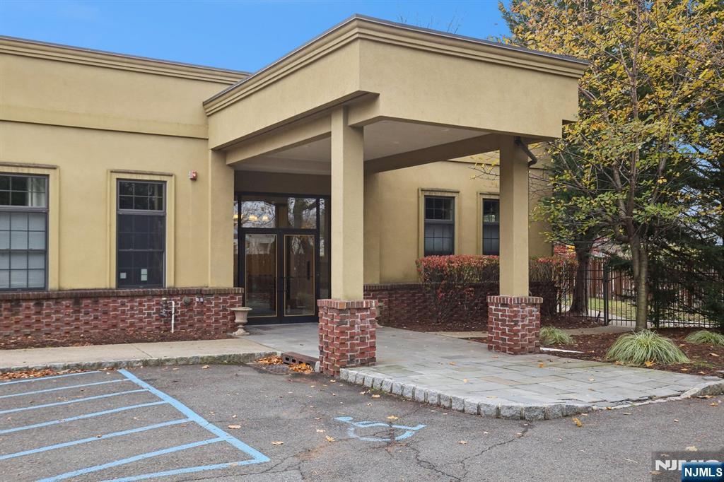 186 Walnut Street, Unit 114 Bloomfield, NJ 07003 - Photo 28 of 30 a front view of a house