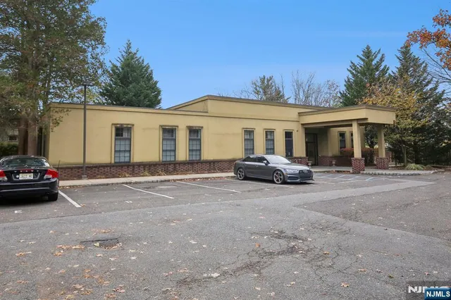 a view of a car park in front of house