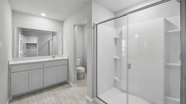 an empty room with closet and a ceiling fan