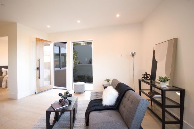 a close up view of a washer and dryer