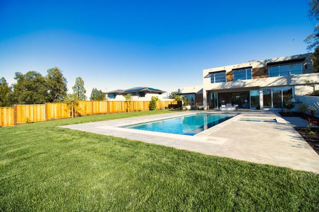 $6,850,000 | 2160 Greenways Drive, Woodside, CA 94062