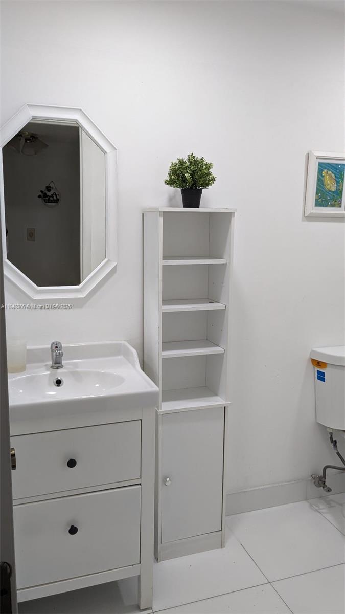 917 Northeast 199th Street, Unit 206 Miami, FL 33179 - Photo 17 of 19