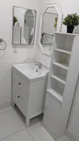 $1,600 | 917 Northeast 199th Street, Unit 206, Miami, FL 33179