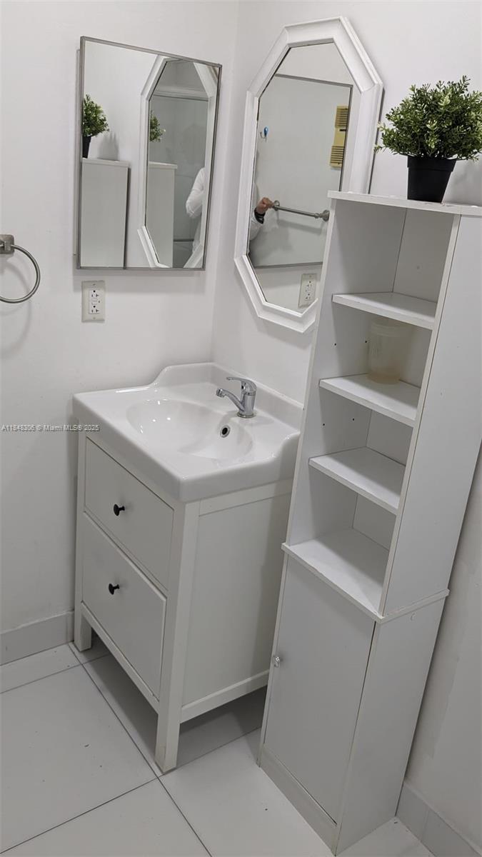 917 Northeast 199th Street, Unit 206 Miami, FL 33179 - Photo 19 of 19