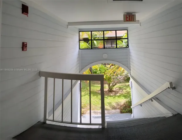 $1,600 | 917 Northeast 199th Street, Unit 206, Miami, FL 33179