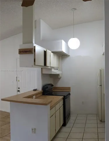 $1,600 | 917 Northeast 199th Street, Unit 206, Miami, FL 33179