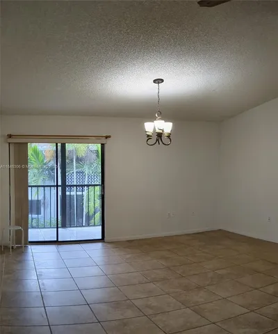 $1,600 | 917 Northeast 199th Street, Unit 206, Miami, FL 33179