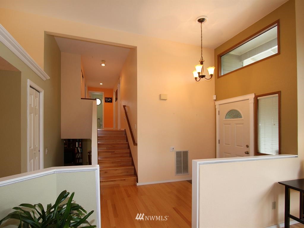 23502 22nd Avenue Southeast Bothell, WA 98021 - Photo 5 of 25 Gallery Image 5