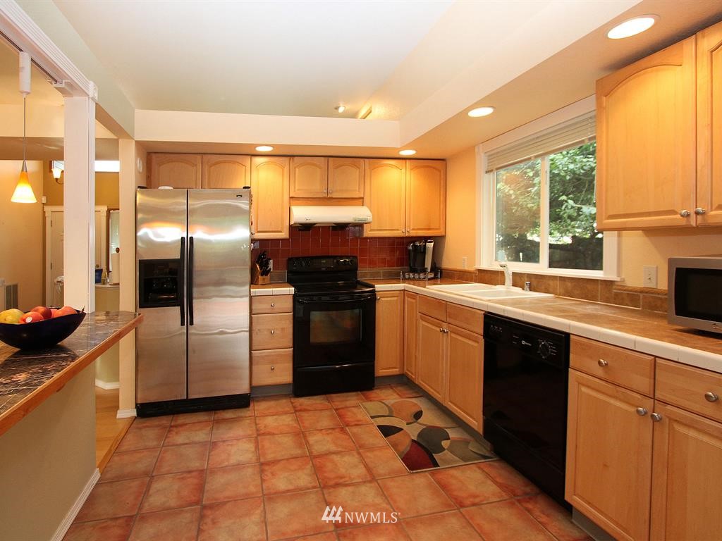 23502 22nd Avenue Southeast Bothell, WA 98021 - Photo 6 of 25 Gallery Image 6