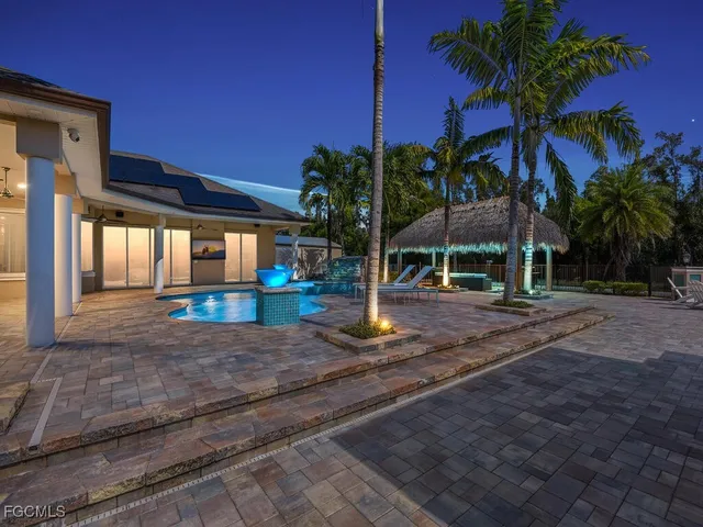 a view of a yard with palm tree