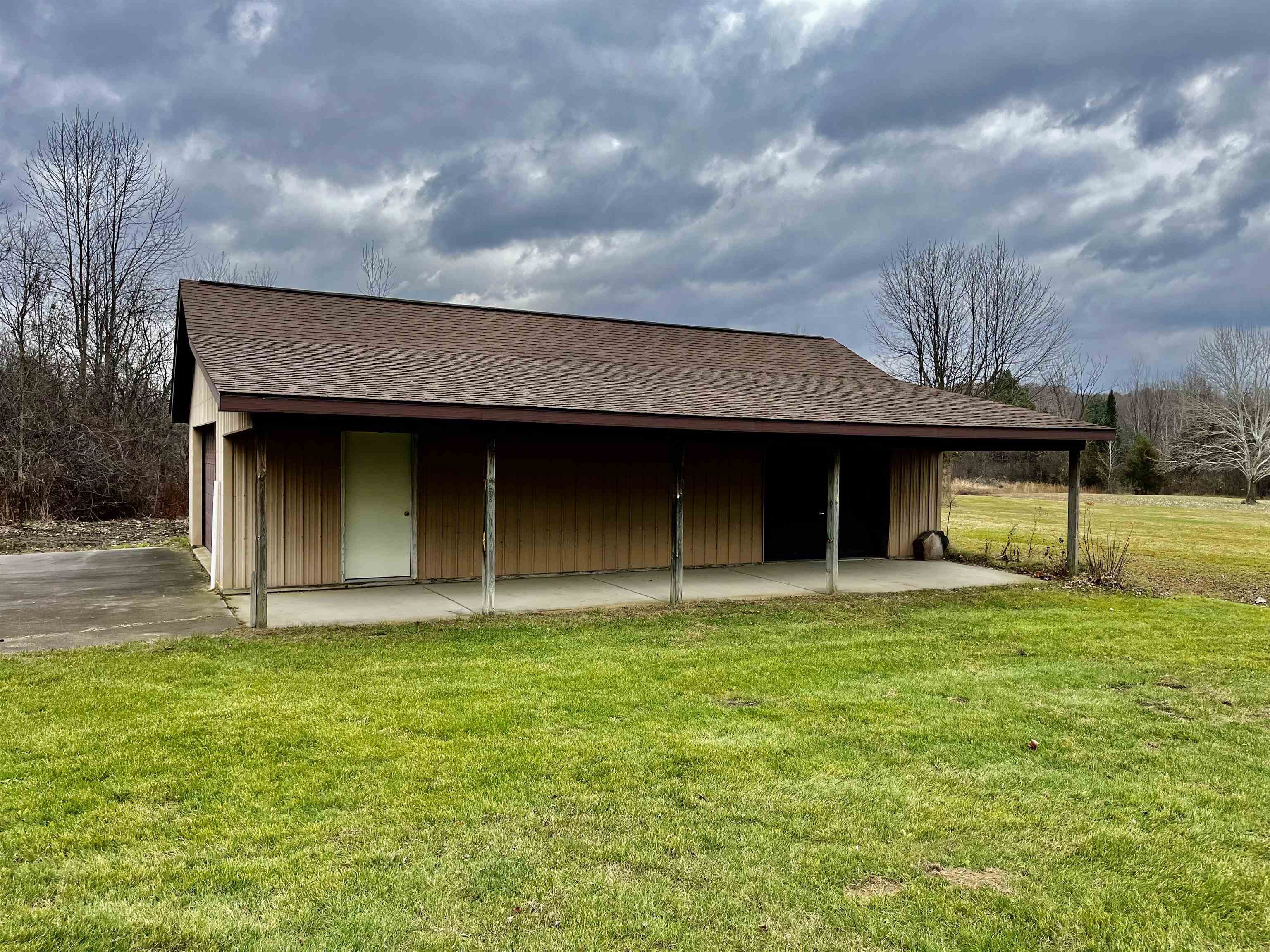 9366 McAfee Road Montrose, MI 48457 - Photo 6 of 28 50194824-6525522d-cc68-4fec-8dc5-6b64a6034b01.JPG