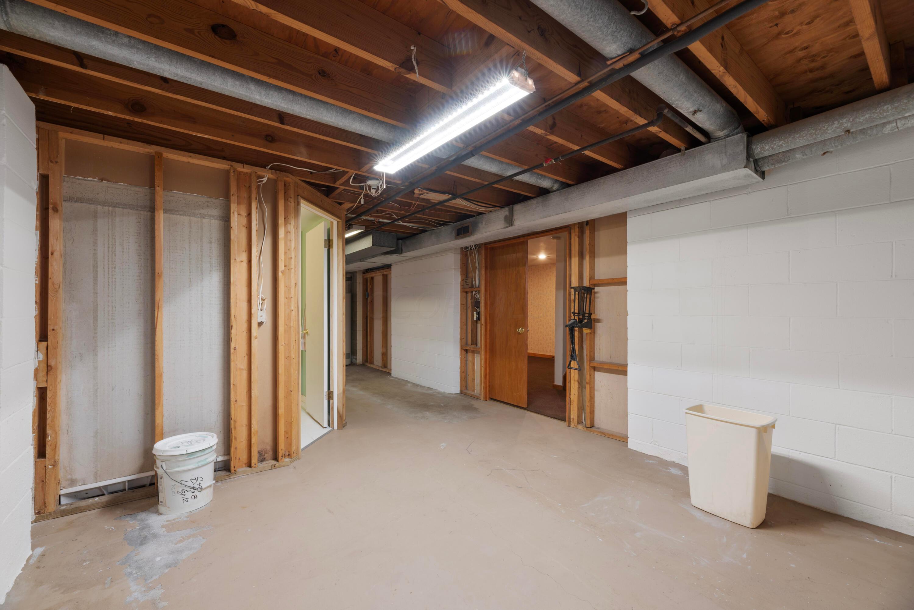 5309 Stock Road Columbus, OH 43229 - Photo 32 of 40 MAR_3139
