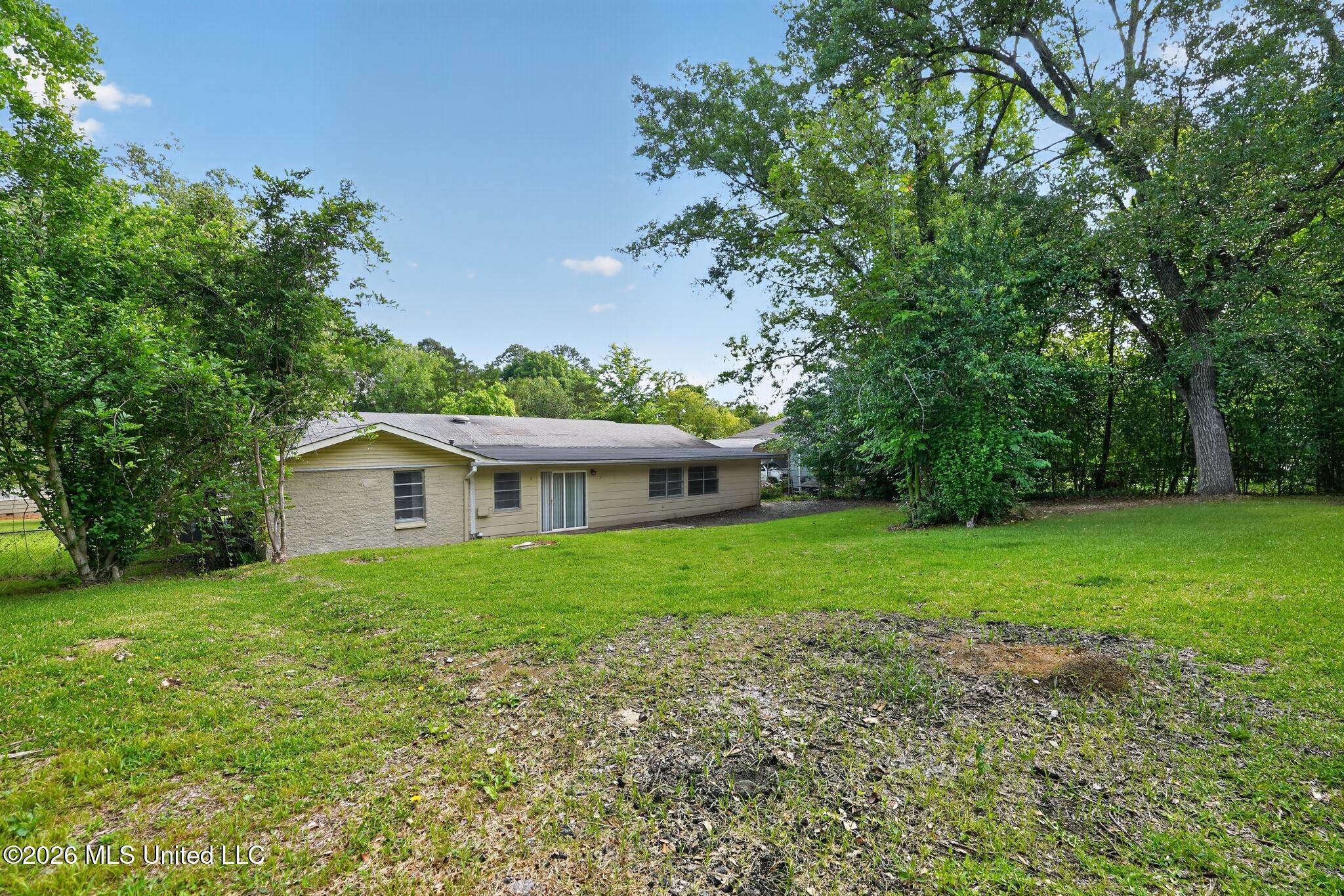 1523 Winchester Street Jackson, MS 39211 - Photo 4 of 34 04_1523_Winchester_St-Exterior-6791