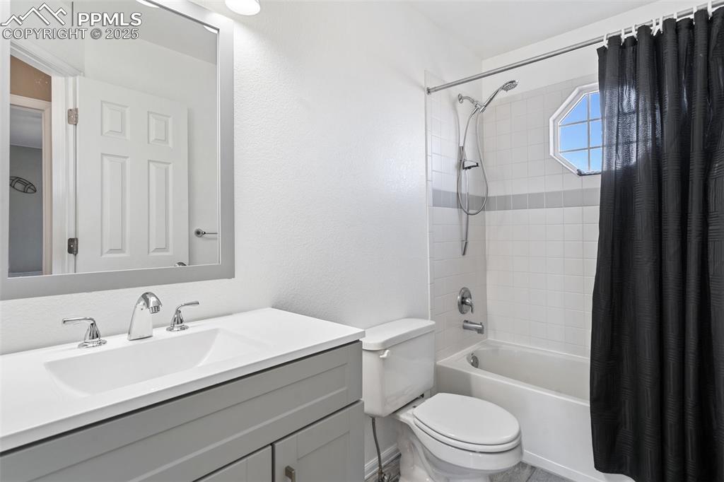 8135 Buschborn Road Peyton, CO 80831 - Photo 30 of 47 upper full bathroom