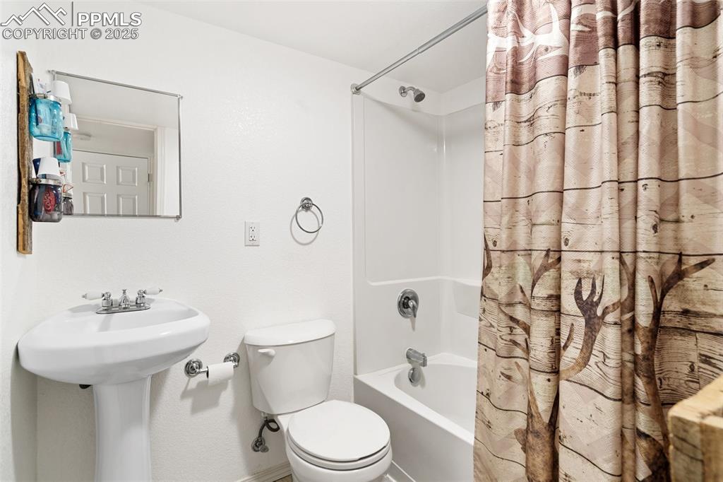 8135 Buschborn Road Peyton, CO 80831 - Photo 42 of 47 Basement full bathroom