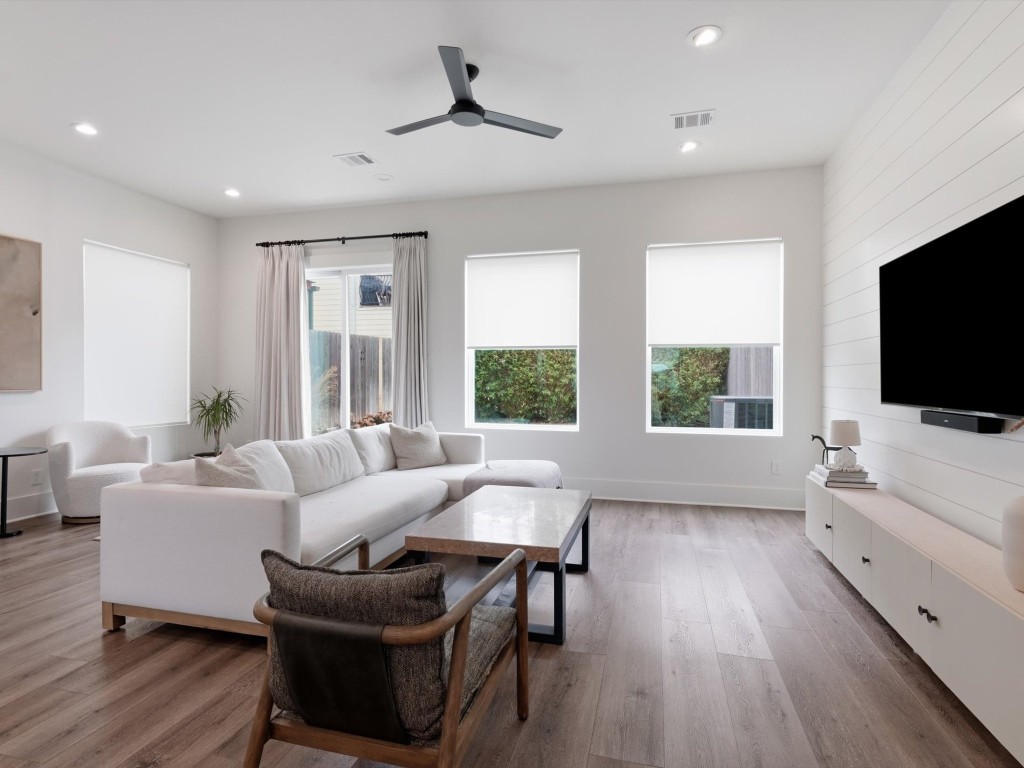 4606 Fisk Street, Unit B Houston, TX 77009 - Photo 19 of 38 a living room with furniture and a flat screen tv