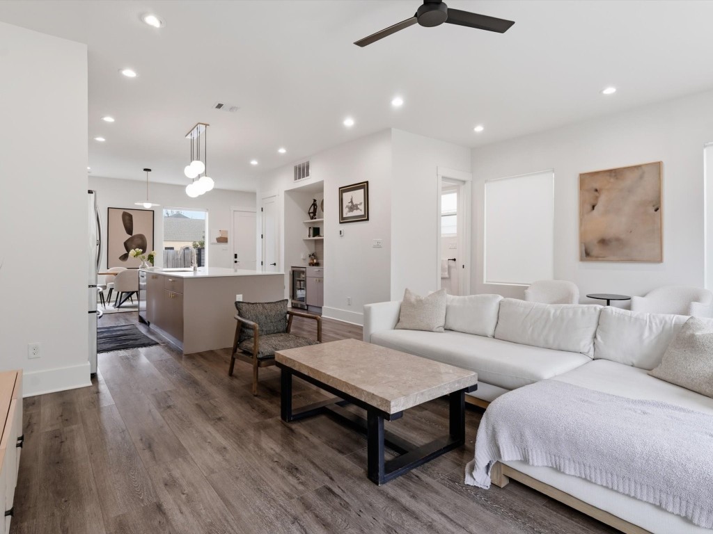 4606 Fisk Street, Unit B Houston, TX 77009 - Photo 21 of 38 a living room with furniture and a wooden floor