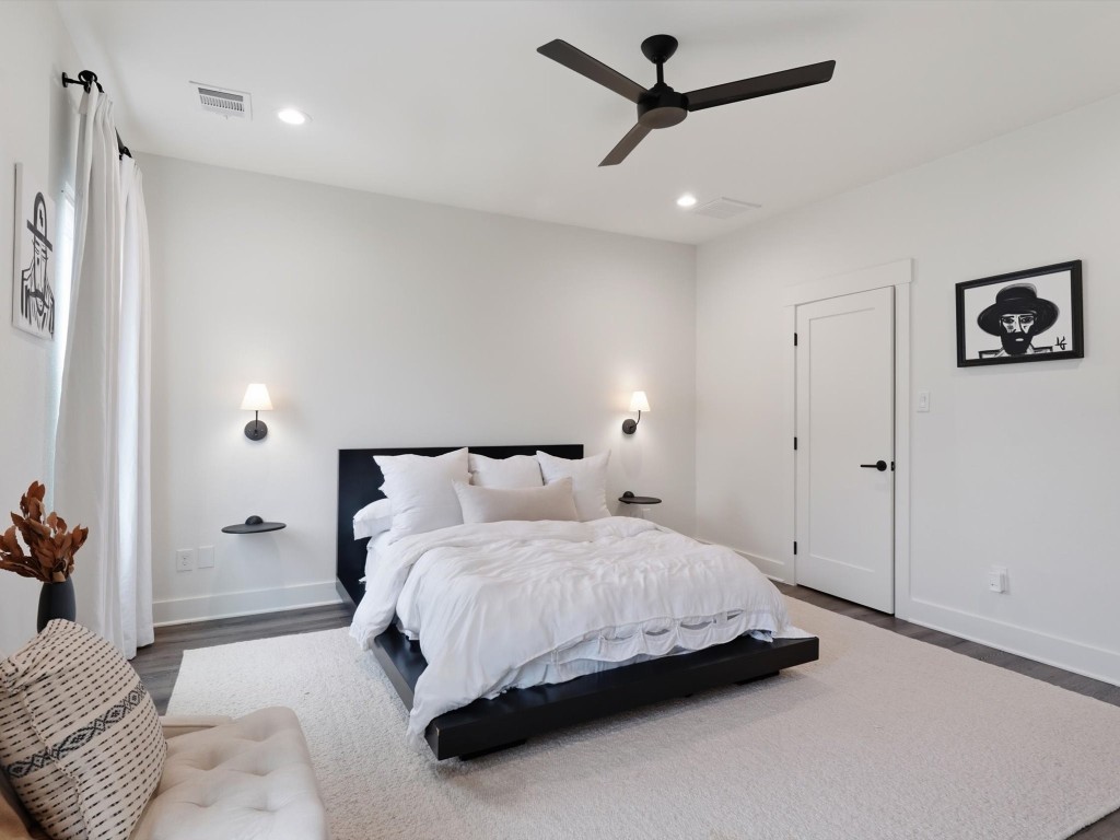 4606 Fisk Street, Unit B Houston, TX 77009 - Photo 24 of 38 a bedroom with a bed and a ceiling fan