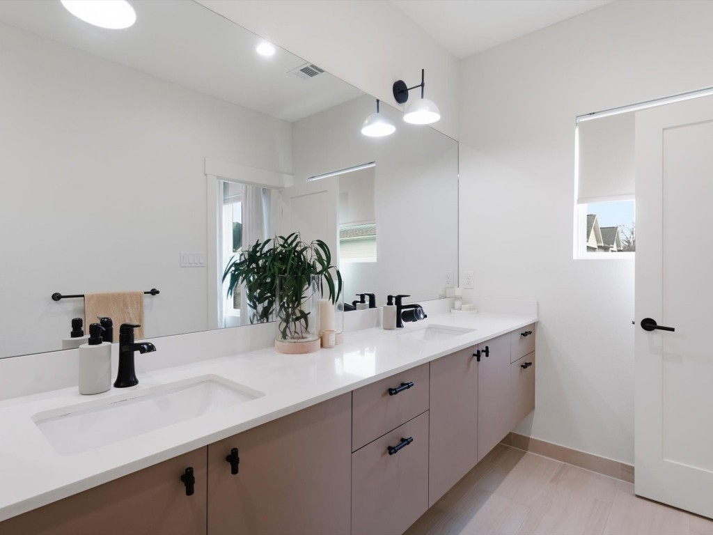 4606 Fisk Street, Unit B Houston, TX 77009 - Photo 26 of 38 a bathroom with a sink and a mirror