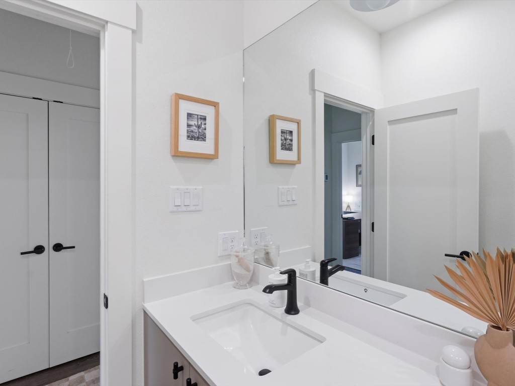 4606 Fisk Street, Unit B Houston, TX 77009 - Photo 29 of 38 a bathroom with a sink and a mirror