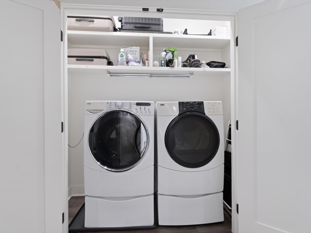 4606 Fisk Street, Unit B Houston, TX 77009 - Photo 31 of 38 a utility room with dryer and washer