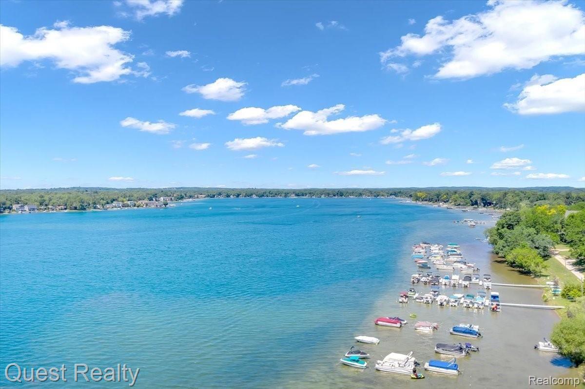 27 Dover Road Waterford, MI 48328 - Photo 9 of 25 09-DJI_0471.jpg