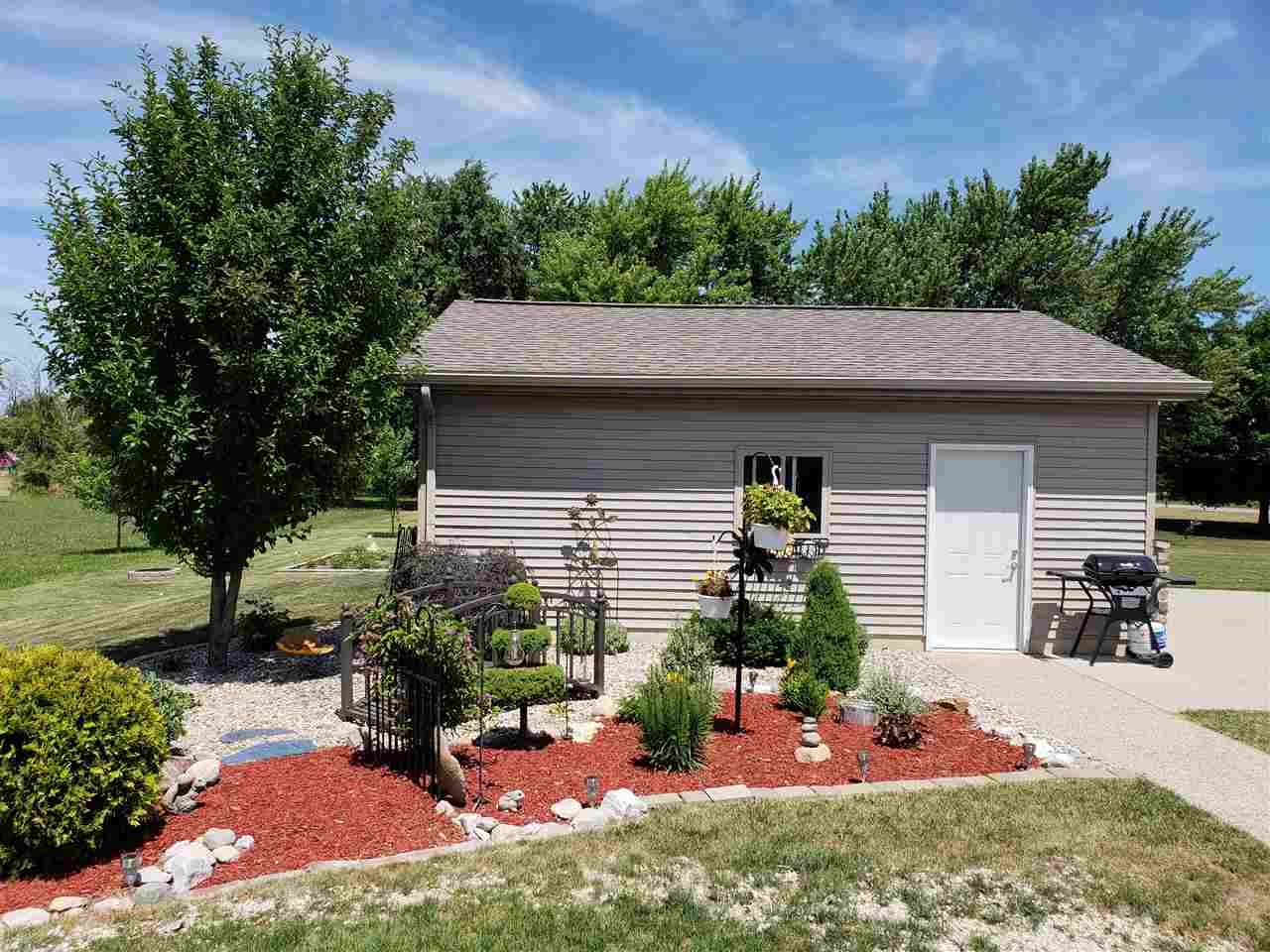384 South Trumbull Road Bay City, MI 48708 - Photo 6 of 26