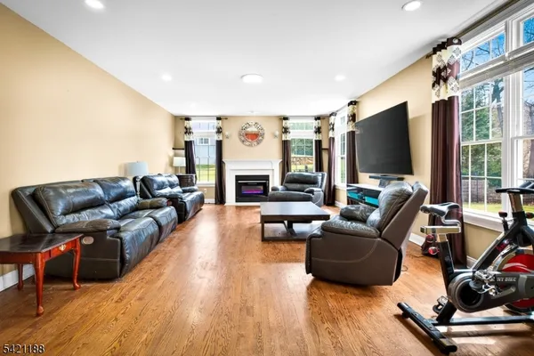 $899,900 | 6 Hunter Drive, Budd Lake, NJ 07828