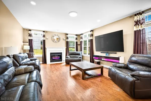 $899,900 | 6 Hunter Drive, Budd Lake, NJ 07828