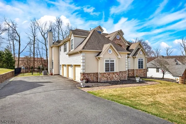 $899,900 | 6 Hunter Drive, Budd Lake, NJ 07828