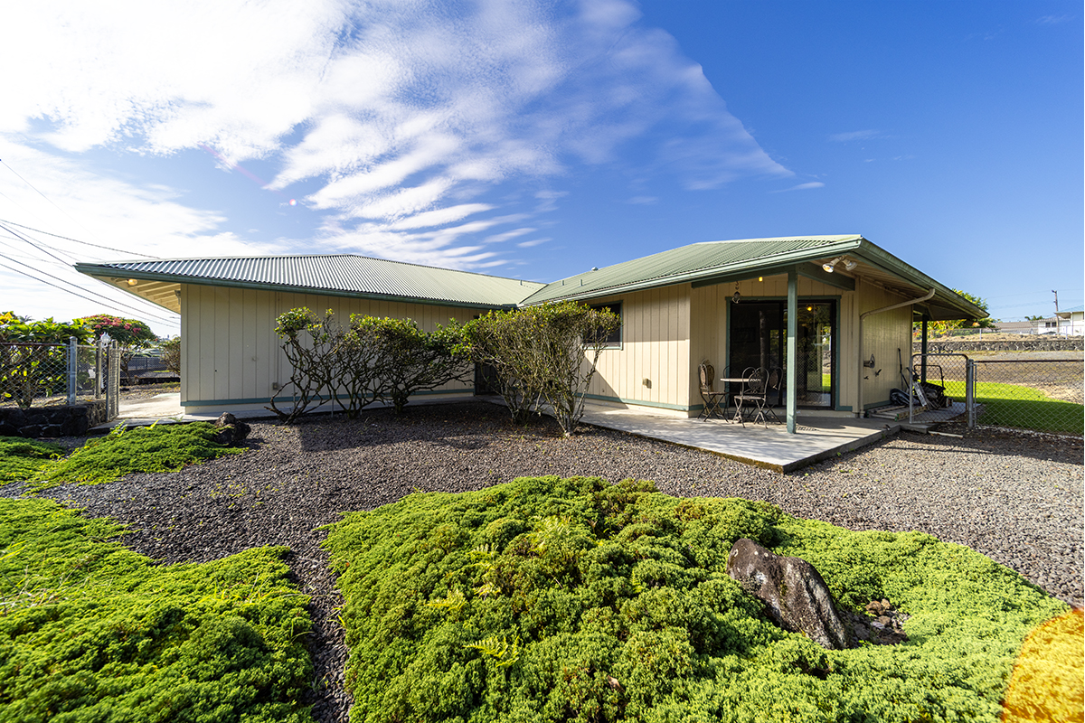 20 Naniakea Street Hilo, HI 96720 - Photo 22 of 29 a view of a house with backyard