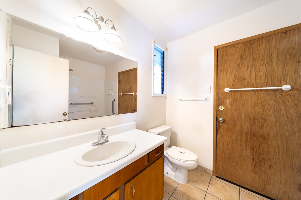 20 Naniakea Street Hilo, HI 96720 - Photo 9 of 29 a bathroom with a granite countertop sink toilet a large mirror a shower and a bathtub