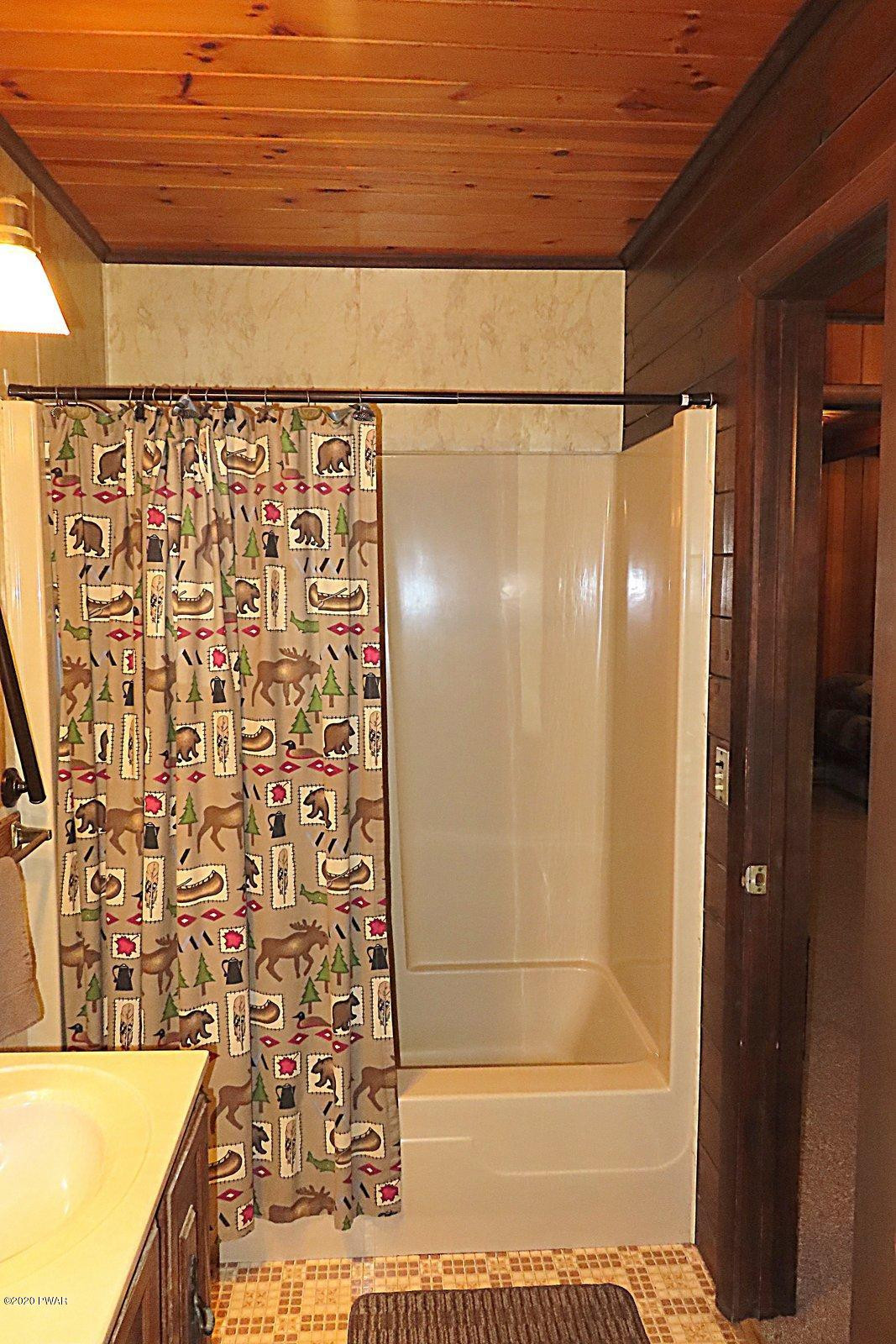 235 Huckleberry Road Newfoundland, PA 18445 - Photo 19 of 35 full bath